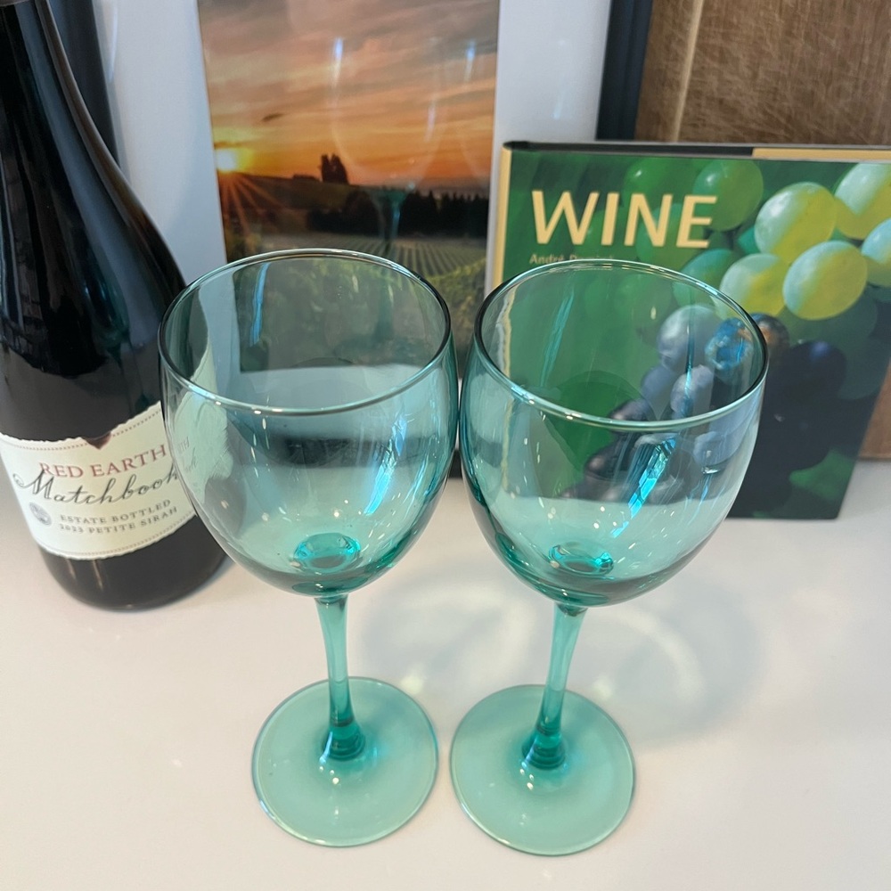 Pair of Luminarc Vintage Turquoise Wine Glasses – 7.75” Tall, 8 oz – Mid-Century - Picture 3 of 4